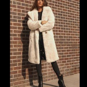 NWT Lulus Cream Faux Fur Coat